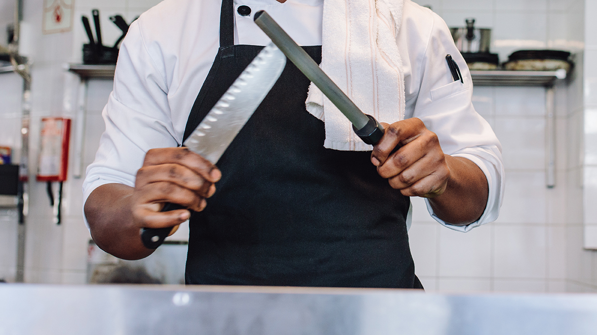 chef sharpening knife